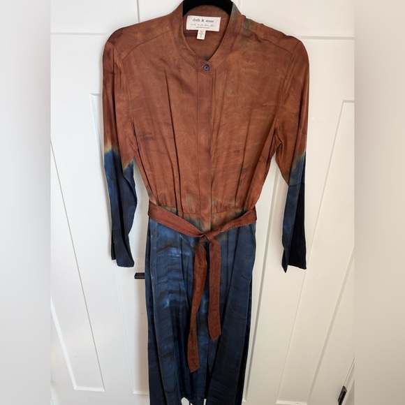 Anthropologie Cloth & Stone Perla Tie-Dye Maxi Shirtdress in brown and blue. SM - Picture 5 of 7